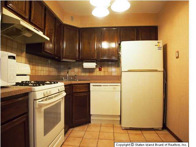 112 Timber Ridge Drive Staten Island, NY 10306 - Photo 8 of 20 Additional Photo