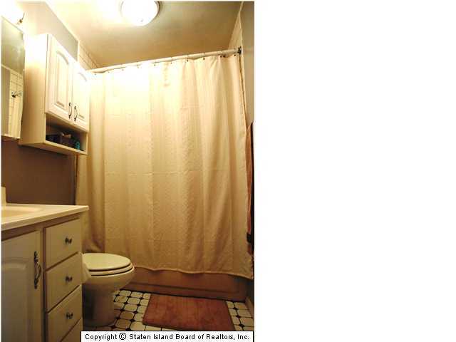 112 Timber Ridge Drive Staten Island, NY 10306 - Photo 10 of 20 Additional Photo