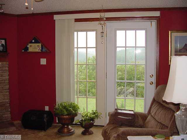 469 Beamer Road Mount Airy, NC 27030 - Photo 4 of 16 Living Room.