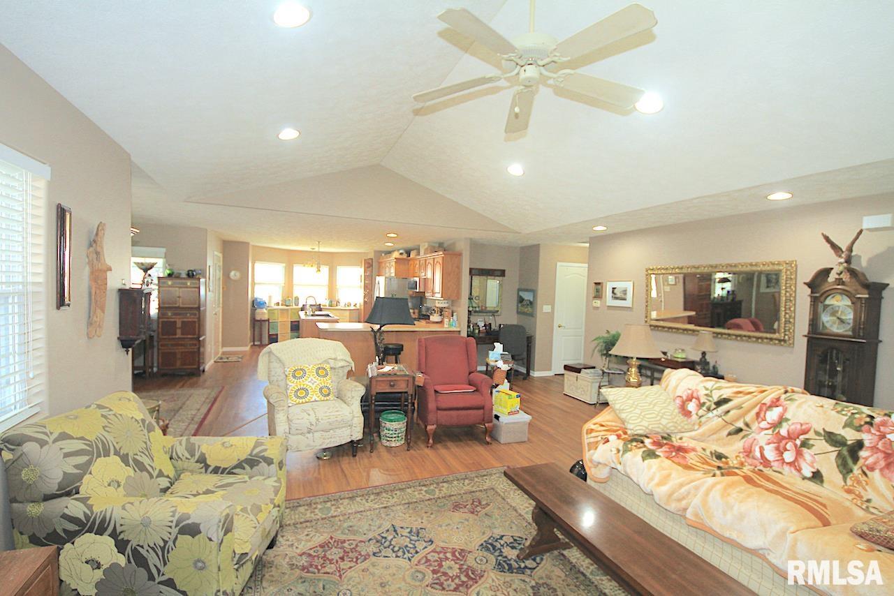 313 Evergreen Trail Herrin, IL 62948 - Photo 3 of 21 Gallery Image 3