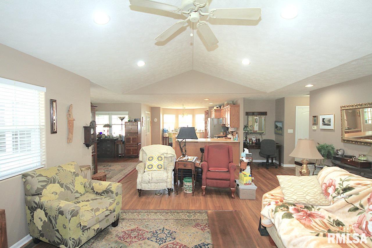 313 Evergreen Trail Herrin, IL 62948 - Photo 4 of 21 Gallery Image 4