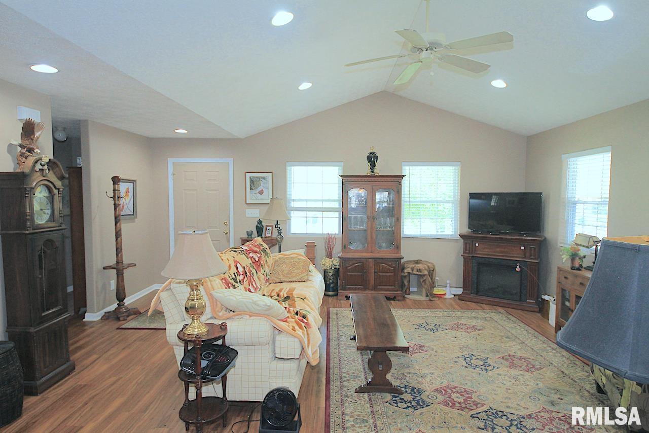 313 Evergreen Trail Herrin, IL 62948 - Photo 5 of 21 Gallery Image 5