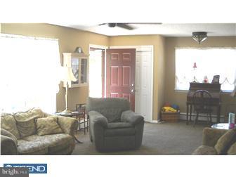 13 Winding Way Road Stratford, NJ 08084 - Photo 2 of 7 Living Room