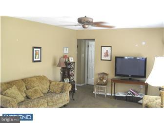 13 Winding Way Road Stratford, NJ 08084 - Photo 3 of 7 Living Room