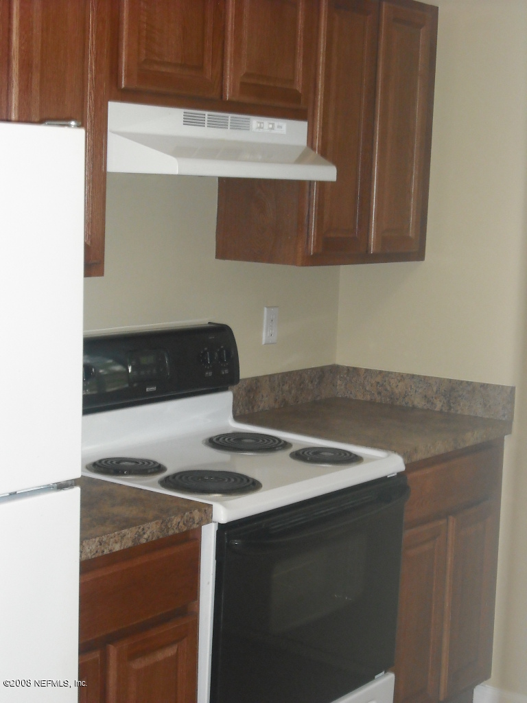 3572 Bedford Road Jacksonville, FL 32207 - Photo 4 of 7 Kitchen
