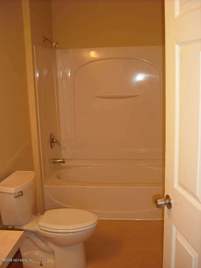 3572 Bedford Road Jacksonville, FL 32207 - Photo 6 of 7 Hall Bath