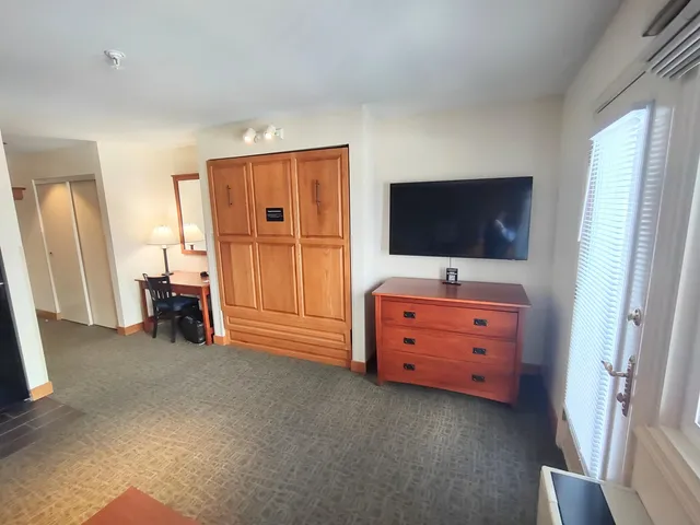 $65,000 | 228 East Mountain Road, Unit B GRAND HOTEL 271 IV (HUNGERFORD), Killington, VT 05751