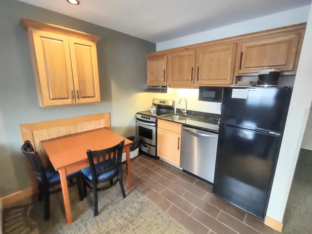 $65,000 | 228 East Mountain Road, Unit B GRAND HOTEL 271 IV (HUNGERFORD), Killington, VT 05751