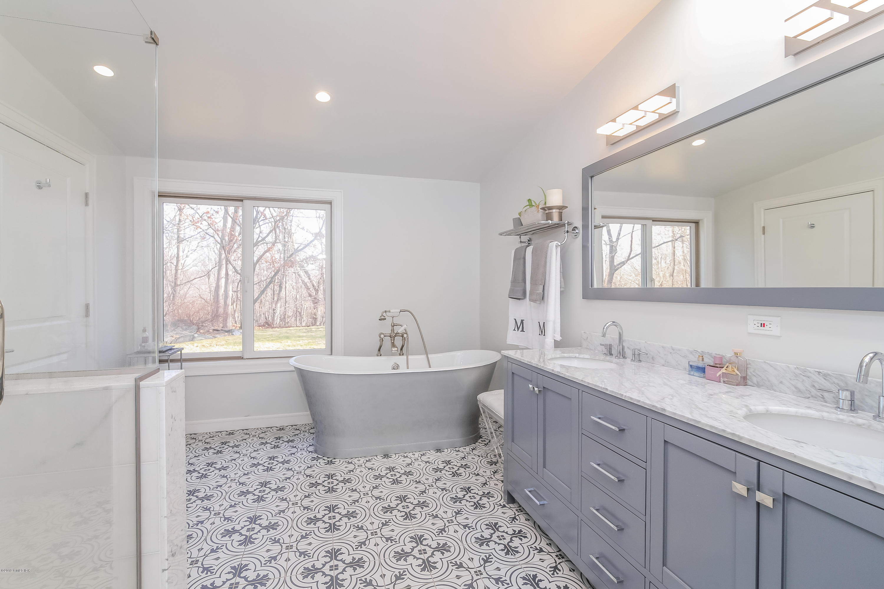 85 Bedford Road Greenwich, CT 06831 - Photo 15 of 38 024-Master_Bathroom-5261688-large