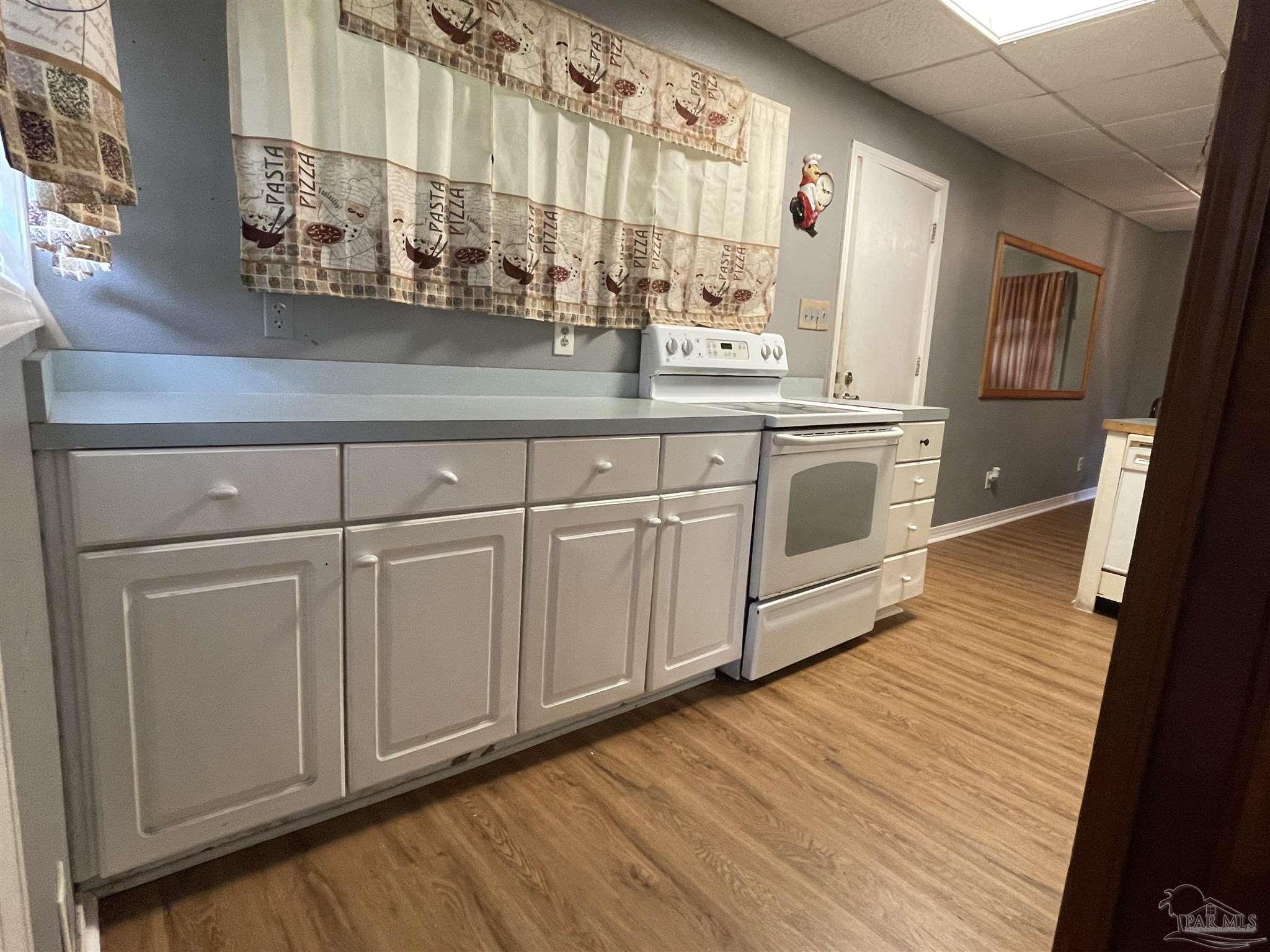 311 West Pinestead Road Pensacola, FL 32503 - Photo 3 of 17 Gallery Image 3