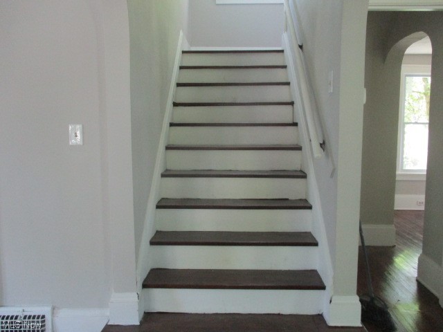 3157 Whitethorn Road Cleveland, OH 44118 - Photo 4 of 30