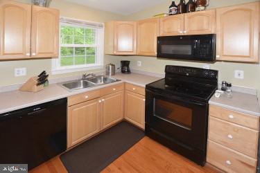4125 Hunt Road Fairfax, VA 22032 - Photo 8 of 32 Lots of Counter Space