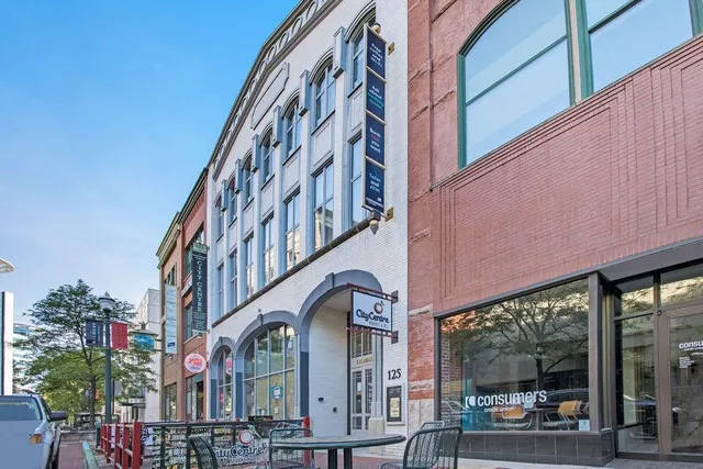 $269,900 | 125 South Kalamazoo Mall, Unit 609, Kalamazoo, MI 49007