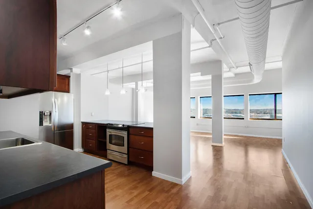 $269,900 | 125 South Kalamazoo Mall, Unit 609, Kalamazoo, MI 49007