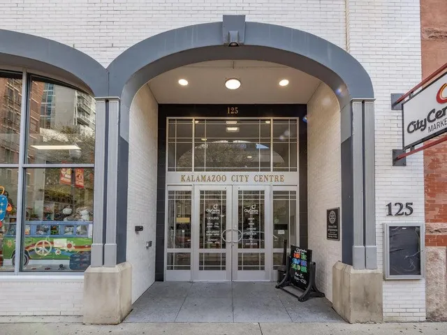 $269,900 | 125 South Kalamazoo Mall, Unit 609, Kalamazoo, MI 49007