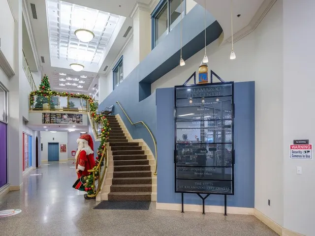 $269,900 | 125 South Kalamazoo Mall, Unit 609, Kalamazoo, MI 49007