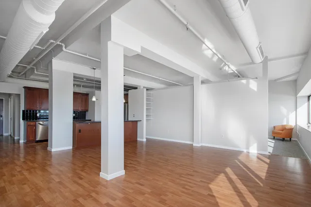 $269,900 | 125 South Kalamazoo Mall, Unit 609, Kalamazoo, MI 49007