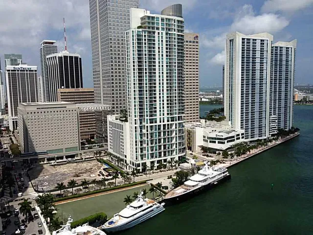 $900,000 | 475 Brickell Avenue, Unit 2415, Miami, FL 33131