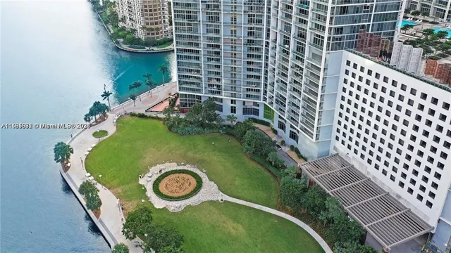 $900,000 | 475 Brickell Avenue, Unit 2415, Miami, FL 33131