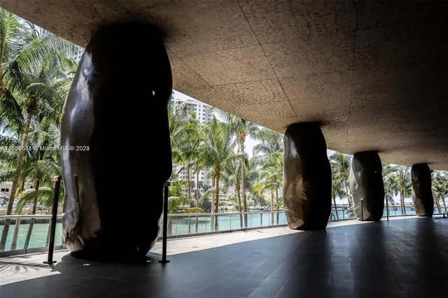 $900,000 | 475 Brickell Avenue, Unit 2415, Miami, FL 33131