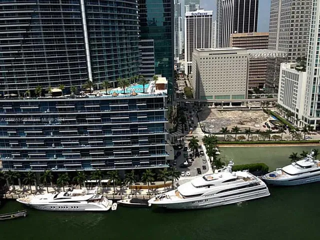 $900,000 | 475 Brickell Avenue, Unit 2415, Miami, FL 33131