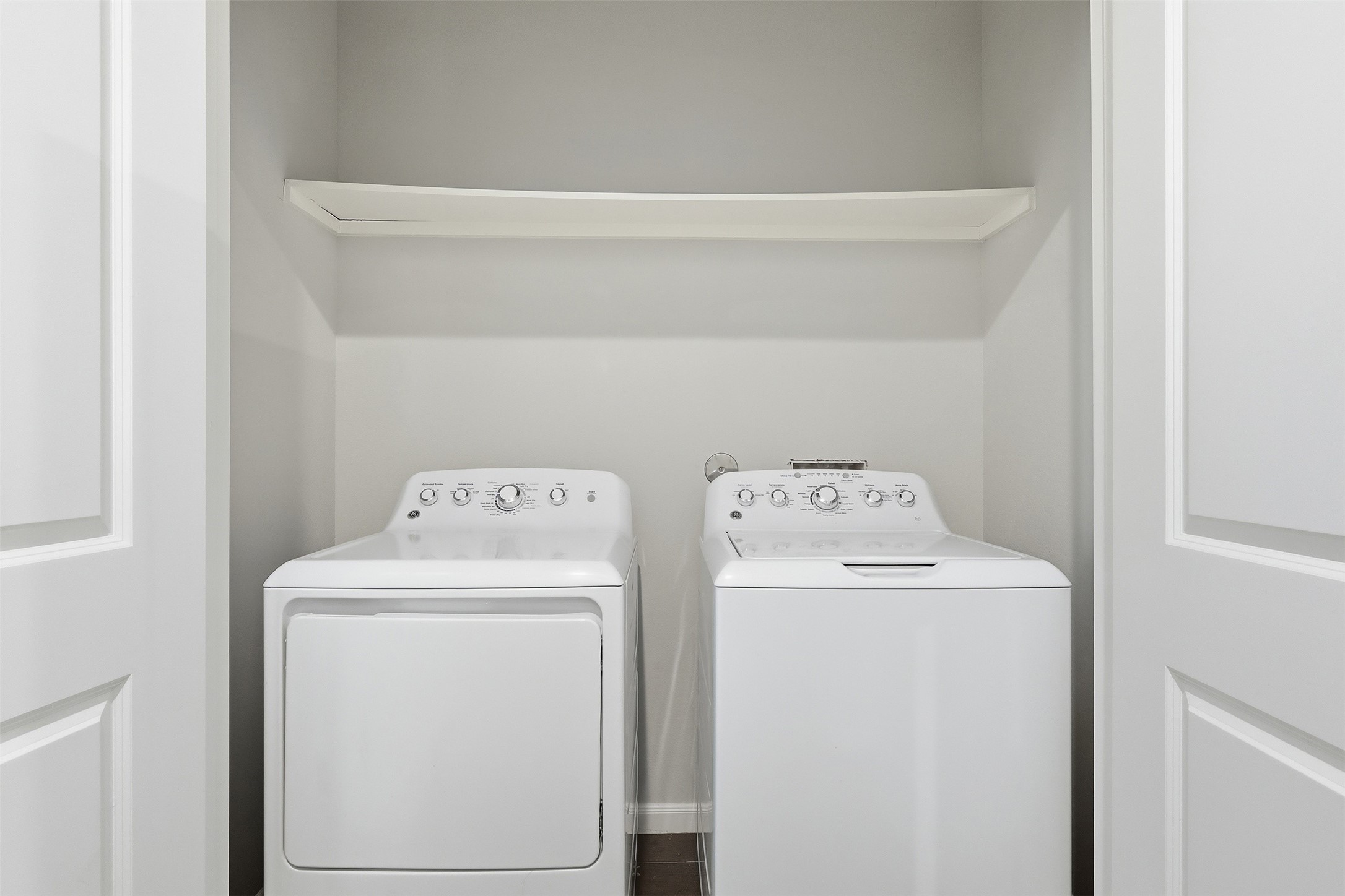 4937 Ambient Dr Spring Spring, TX 77379 - Photo 6 of 16 washer and dryer included-2nd floor