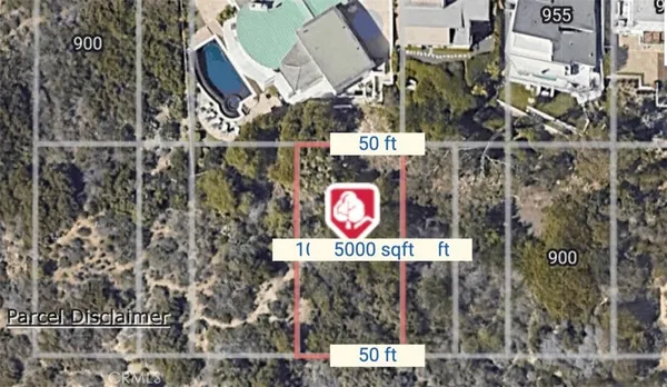 a sign that is on the wall of street