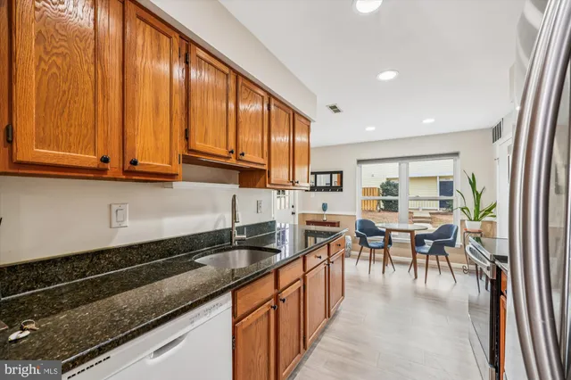 $360,000 | 18238 Rolling Meadow Way, Unit 30, Olney, MD 20832