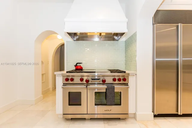 a view of livingroom with furniture