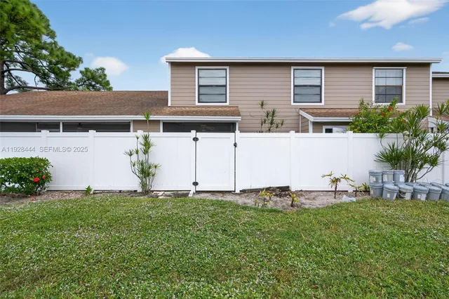 $284,000 | 707 Stonewood Court, Unit 19C, Jupiter, FL 33458