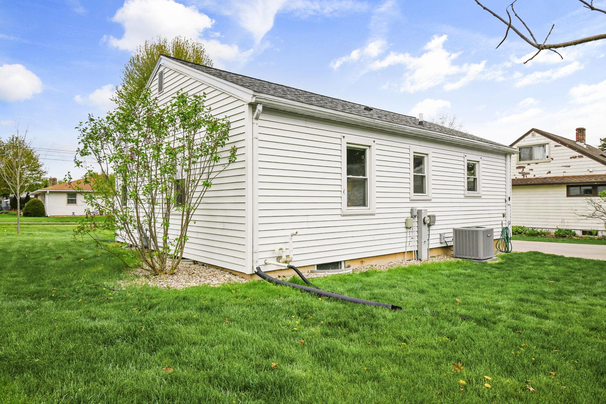 424 Martin Street Sun Prairie, WI 53590 - Photo 11 of 34