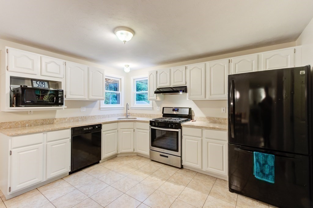 11 Merriam Way Upton, MA 01568 - Photo 5 of 42 Gallery Image 5