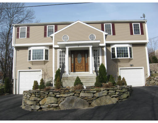9 A Ansonia Road, Unit LEFT Worcester, MA 01605 - Photo 2 of 17 Gallery Image 2