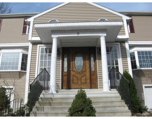 9 A Ansonia Road, Unit LEFT Worcester, MA 01605 - Photo 3 of 17 Gallery Image 3