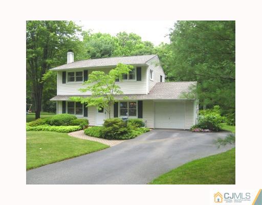 24 Dundee Road Kendall Park, NJ 08824 - Photo 1 of 10 Gallery Image 1