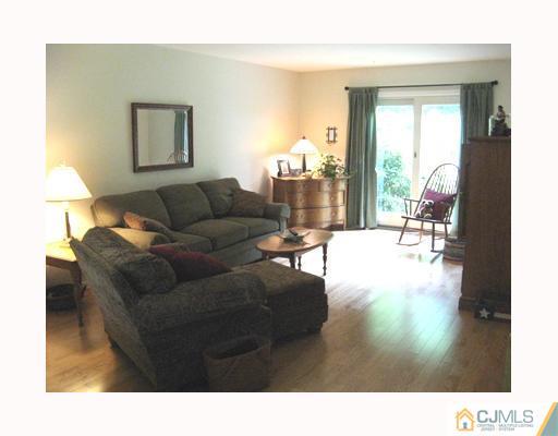 24 Dundee Road Kendall Park, NJ 08824 - Photo 2 of 10 Gallery Image 2