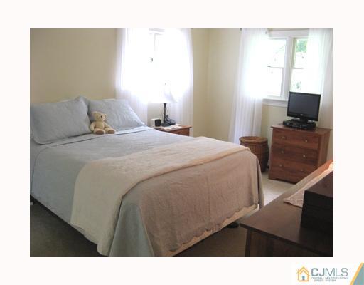 24 Dundee Road Kendall Park, NJ 08824 - Photo 5 of 10 Gallery Image 5