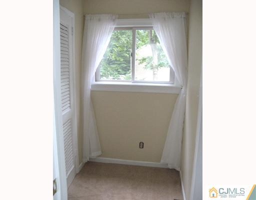 24 Dundee Road Kendall Park, NJ 08824 - Photo 6 of 10 Gallery Image 6