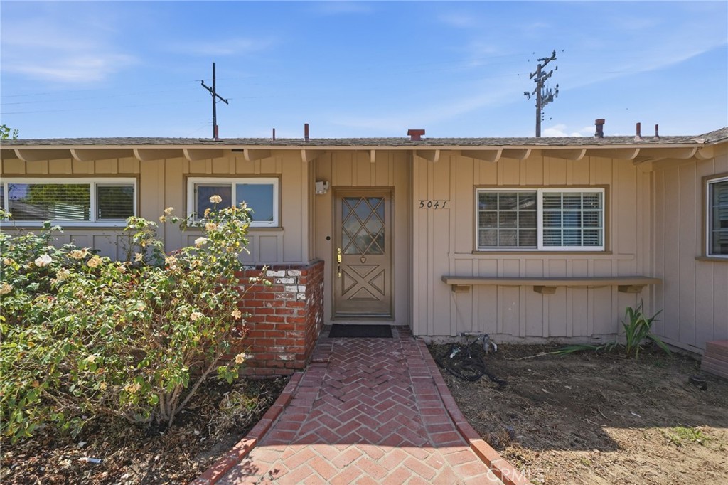 5041 Ridglea Avenue Buena Park, CA 90621 - Photo 6 of 60 ENTRANCE DOOR