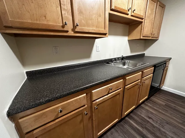 $1,945 | 50 Sentinel Court, Unit 208, Manchester, NH 03103