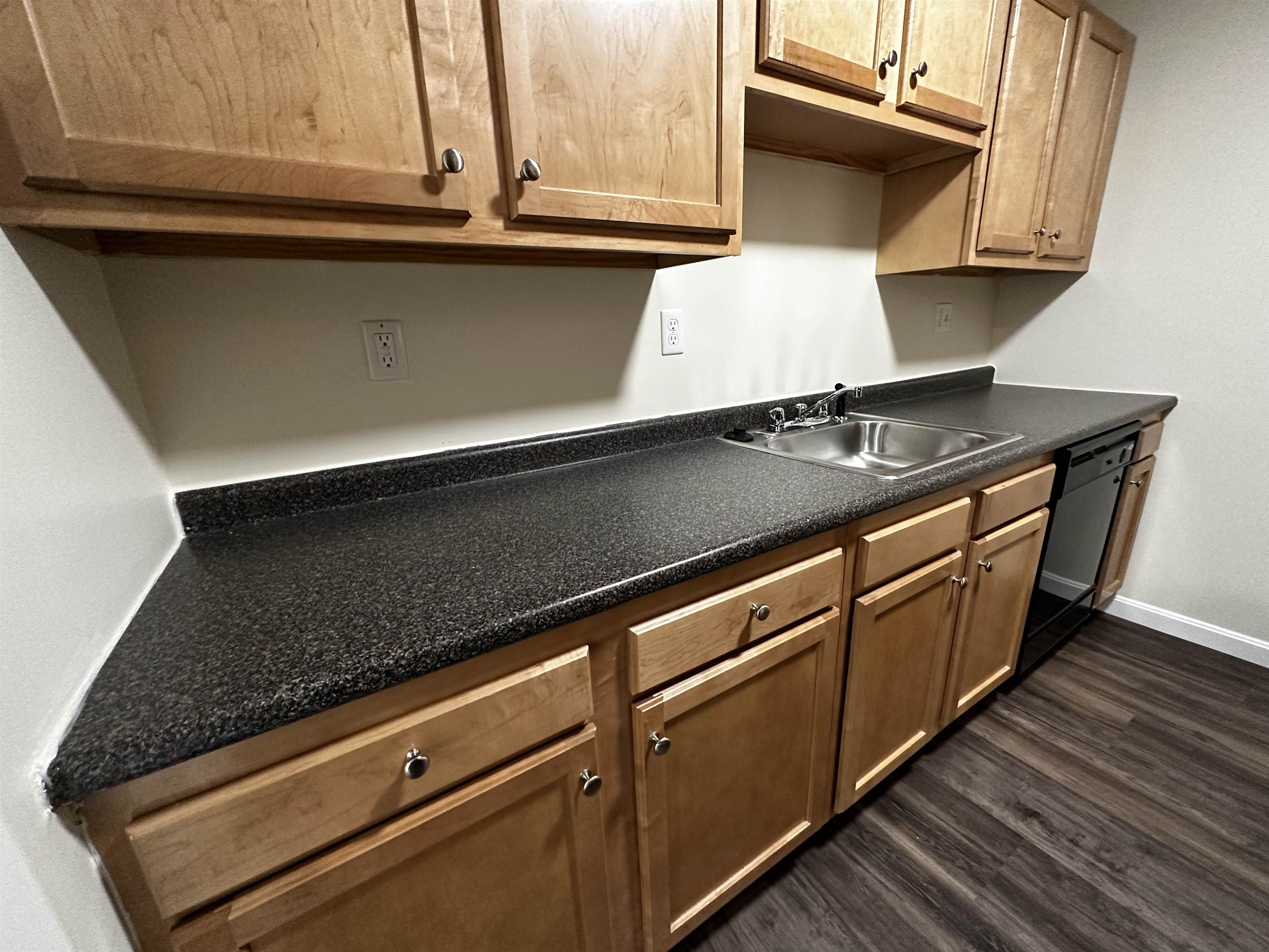 50 Sentinel Court, Unit 208 Manchester, NH 03103 - Photo 11 of 39