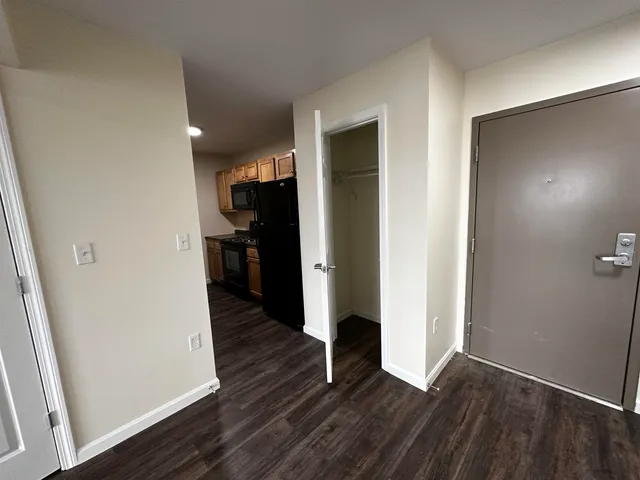 $1,945 | 50 Sentinel Court, Unit 208, Manchester, NH 03103