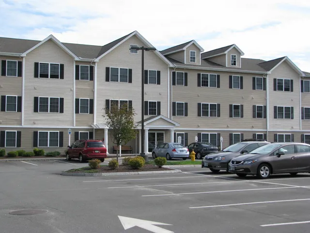 $1,945 | 50 Sentinel Court, Unit 208, Manchester, NH 03103
