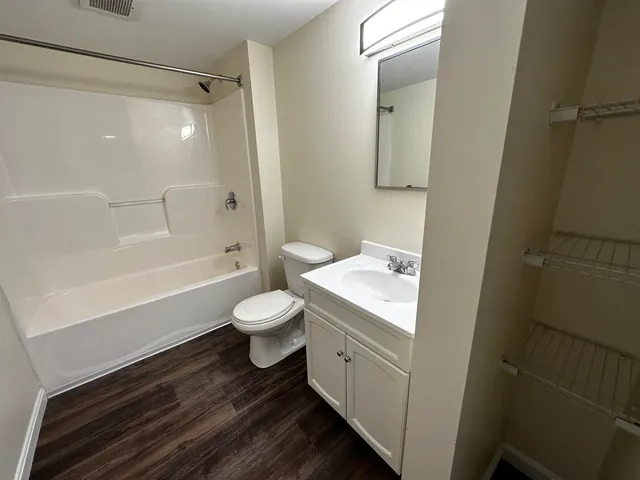 $1,945 | 50 Sentinel Court, Unit 208, Manchester, NH 03103