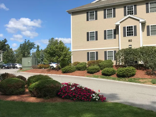 $1,945 | 50 Sentinel Court, Unit 208, Manchester, NH 03103