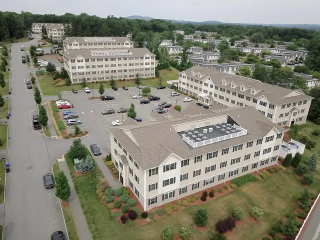 $1,945 | 50 Sentinel Court, Unit 208, Manchester, NH 03103