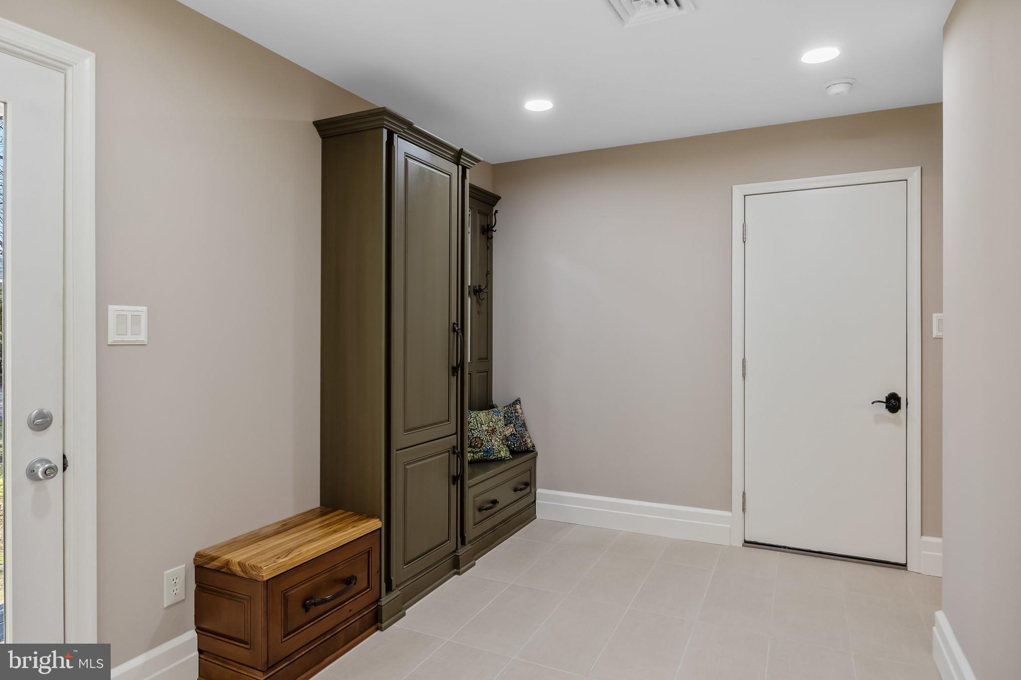 141 Lenape Trail Medford, NJ 08055 - Photo 25 of 33 Custom built mudroom