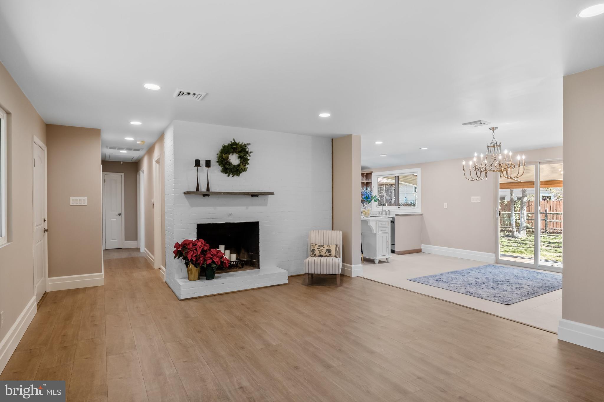 141 Lenape Trail Medford, NJ 08055 - Photo 6 of 33 Open concept living area