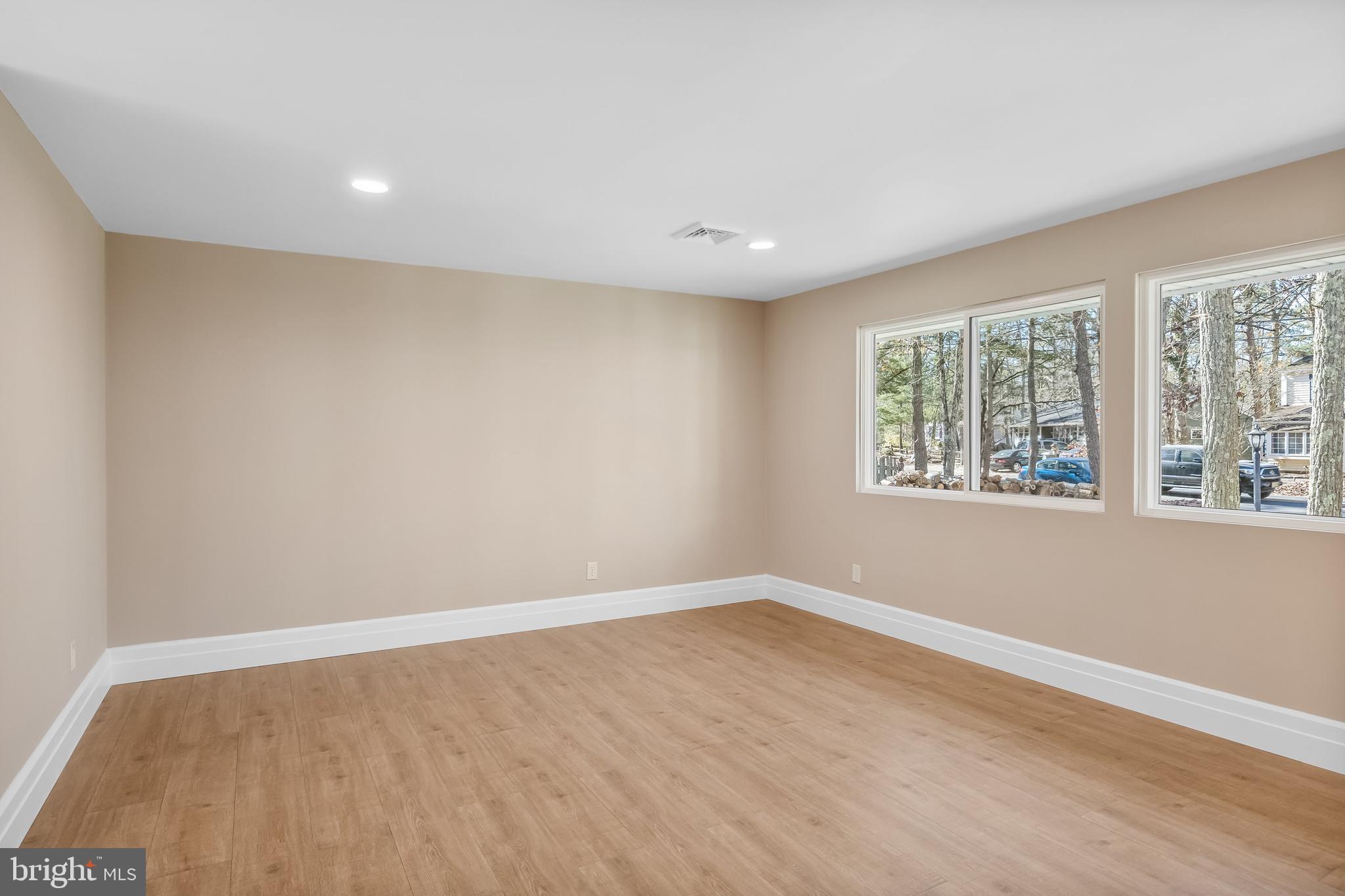 141 Lenape Trail Medford, NJ 08055 - Photo 7 of 33 Oversized windows