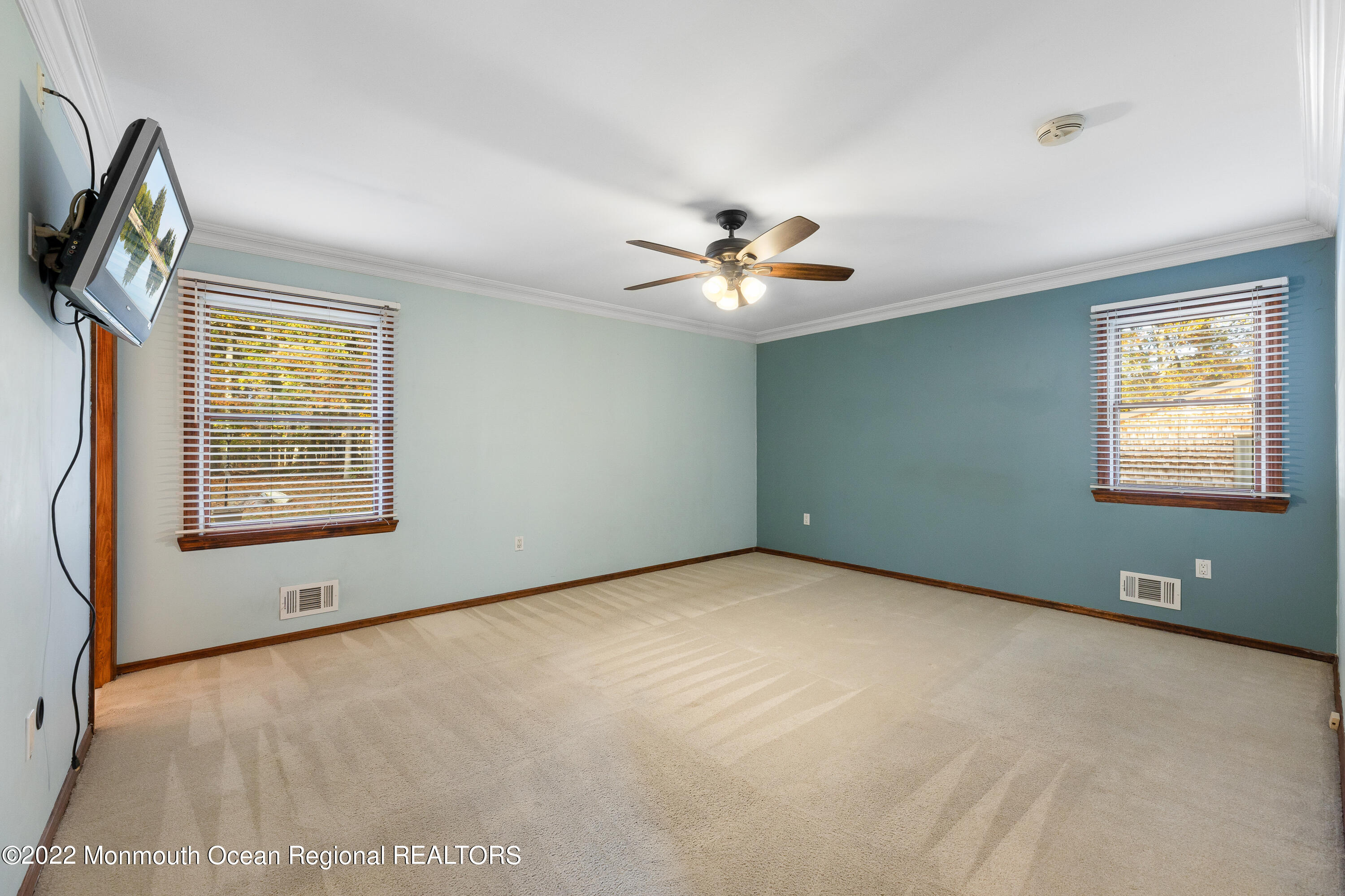401 Leesville Road Jackson, NJ 08527 - Photo 15 of 25 a view of an empty room with windows